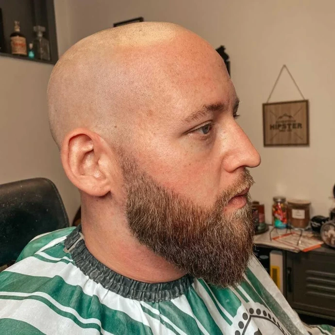 Coupe de cheveux homme et taille de barbe soignée à Bioul.