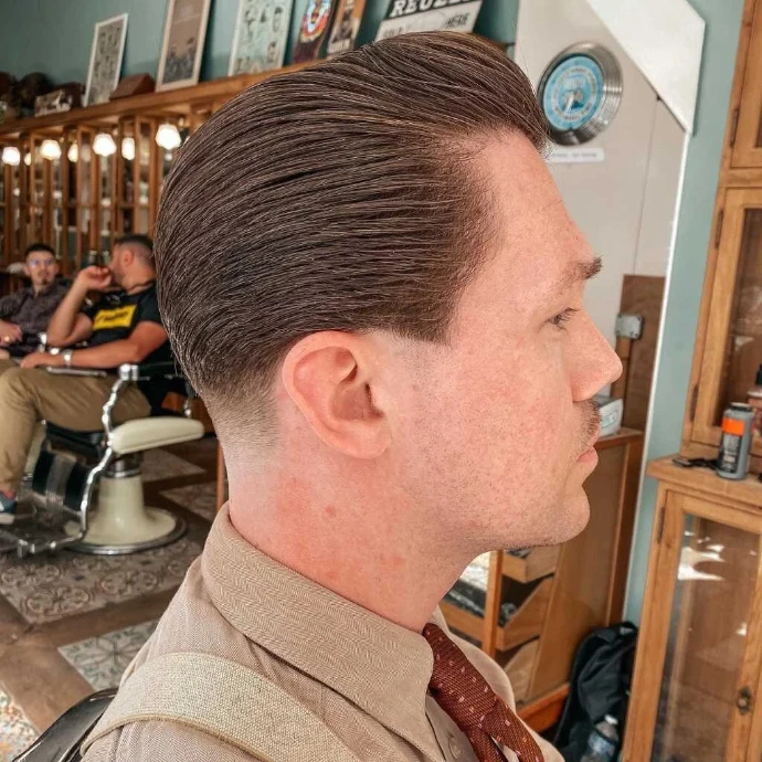 Coupe de cheveux classique et élégante pour homme chez Gentlemans Please.